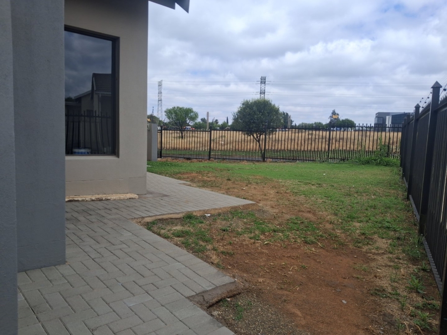 To Let 3 Bedroom Property for Rent in Hillside Free State